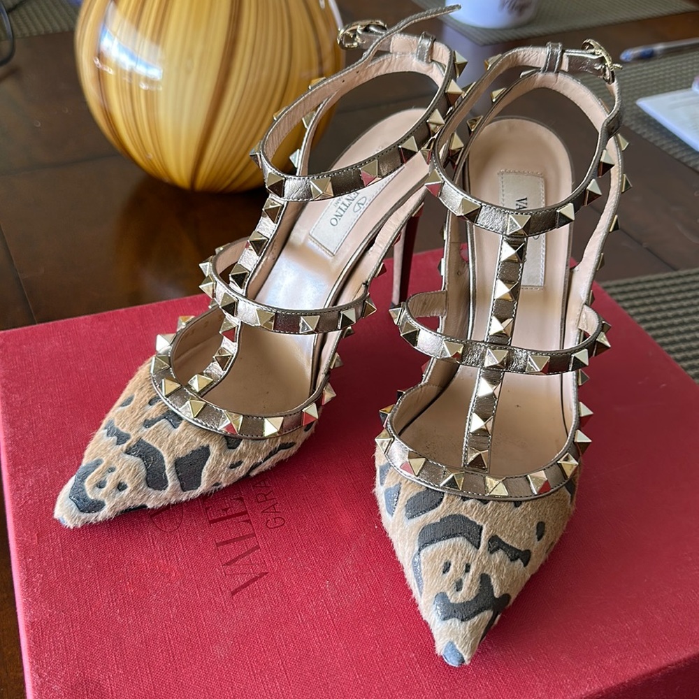Valentino Garavani Ankle Pump
